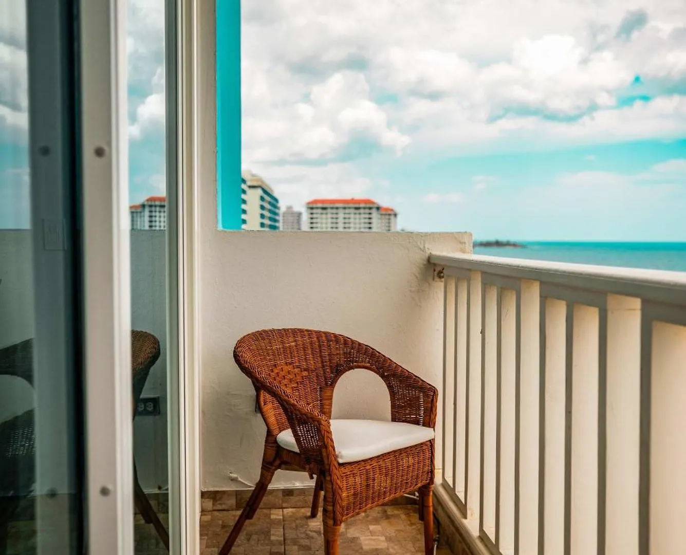 Apartment Beachfront Dream Getaway - Condado San Juan
